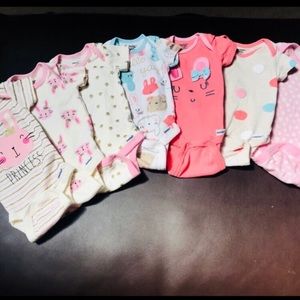 GERBER Short Sleeve Baby Girl Onesies (set of 7)